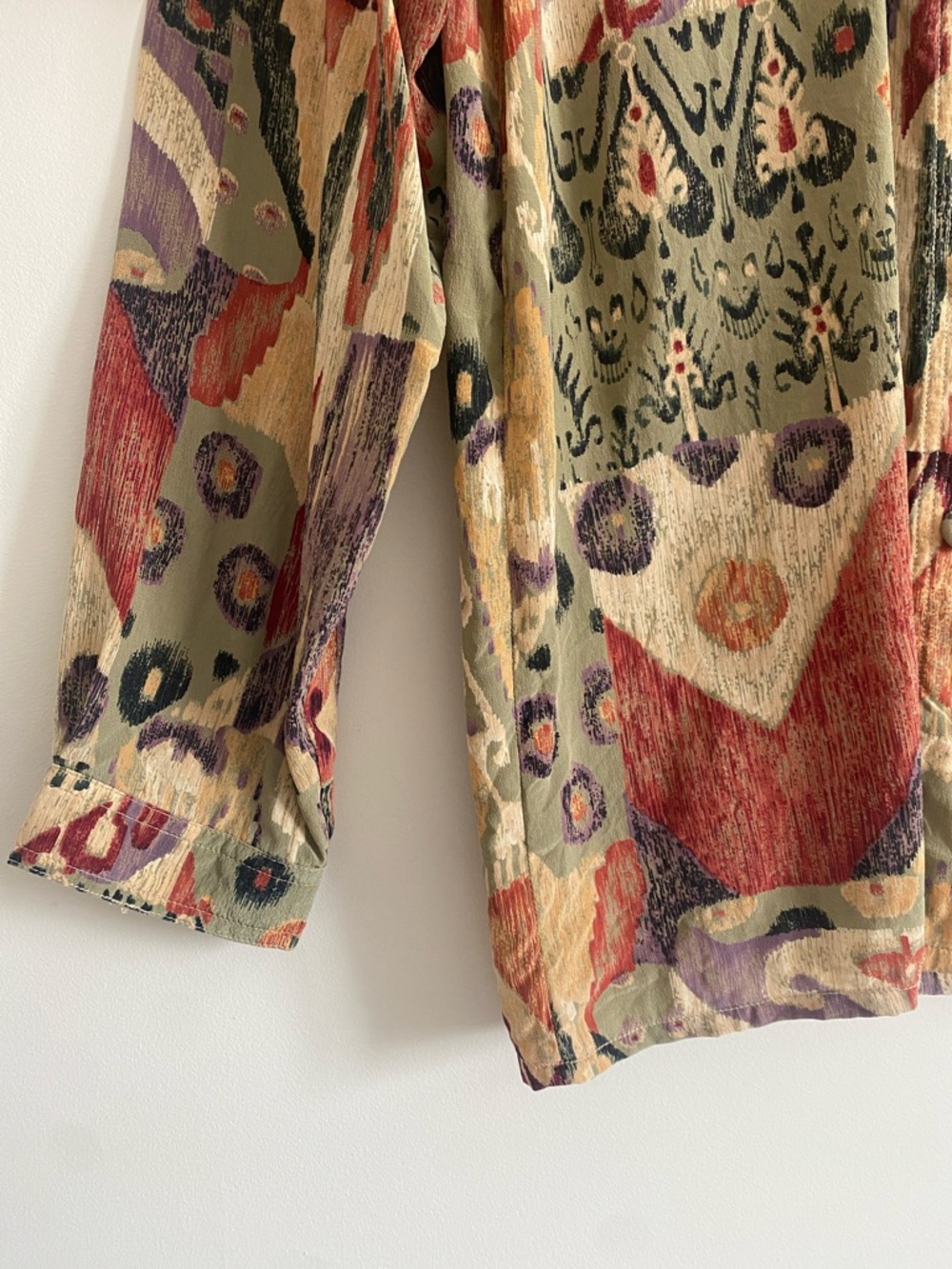 Vintage Silk Tapestry Blouse | Covered Buttons | Fluid Fit | Fits Various - Picture 4 of 13